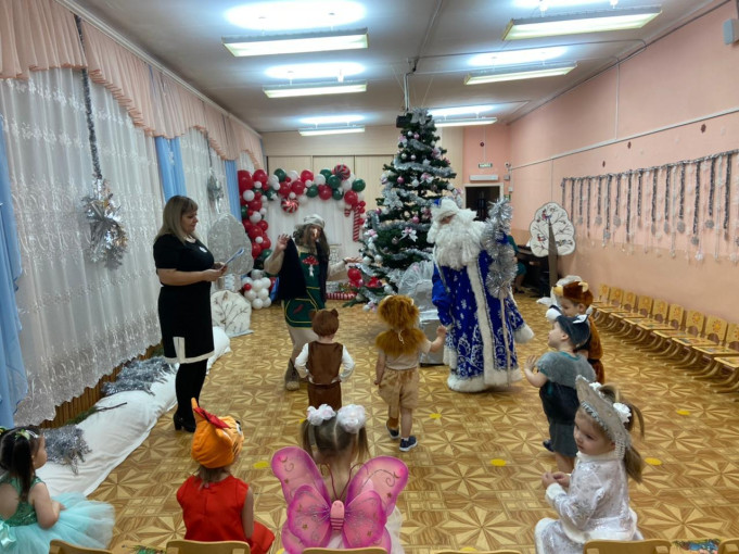 Группа "Ромашки" встречают Новый год Группа "Ромашки" встречают Новый год.